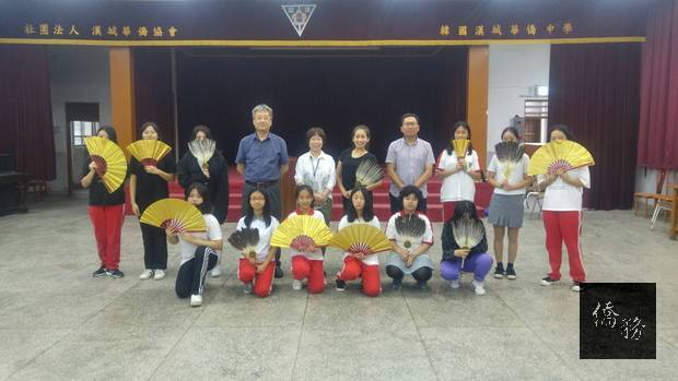 文化教師抵韓進行民族舞蹈巡迴教學圖片