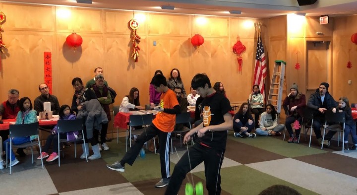 Various cultural classes are offered in the Princeton Chinese Language School. Diabolo is one of the popular classes.<br>普林斯頓中文學校辦理多項文化課程，如傳統童玩扯鈴，受到熱烈歡迎。