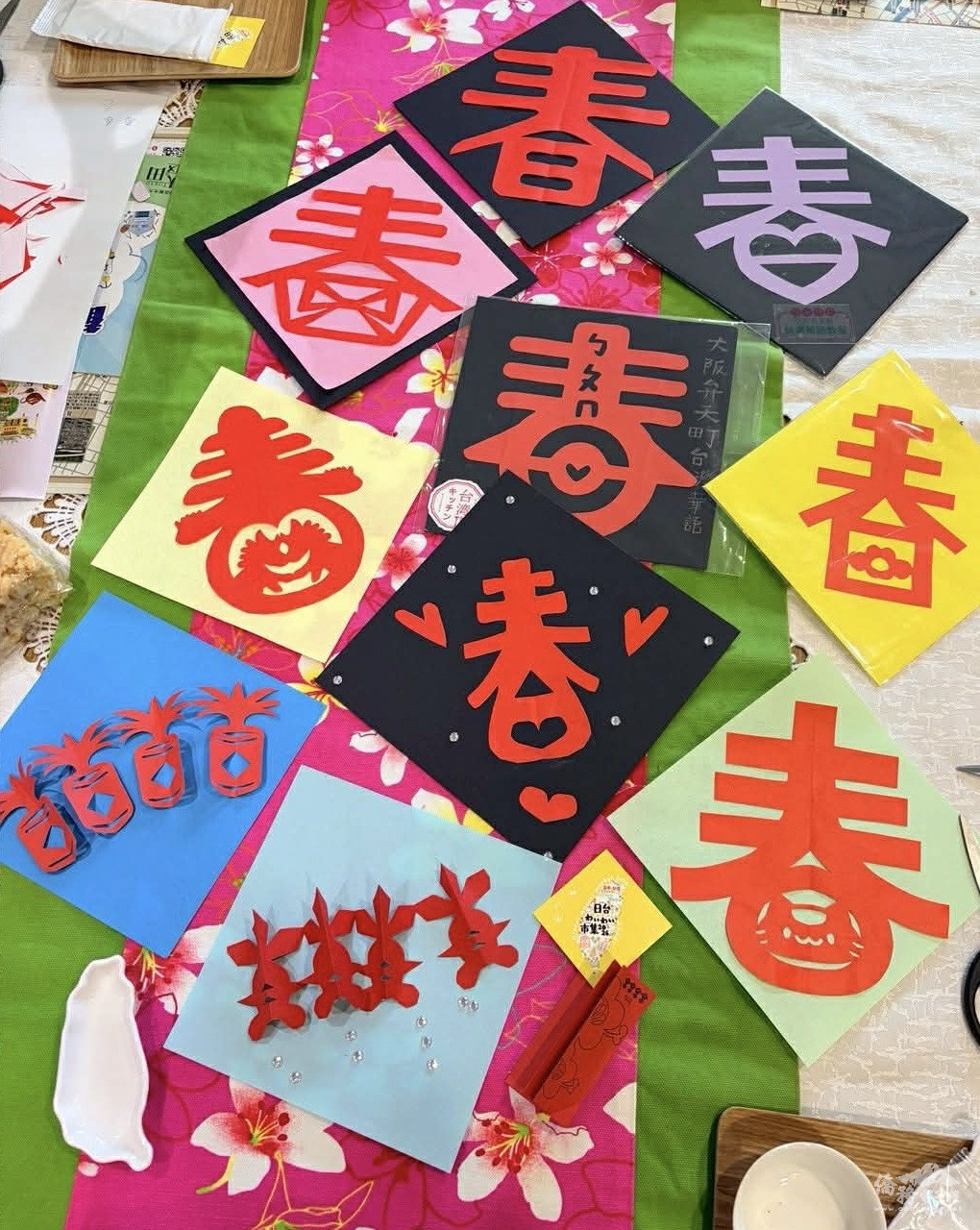 民眾展現多樣臺灣春節意象的剪紙作品