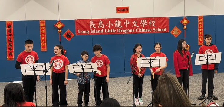 Maggie老師帶著B2班的學生，這是他們的第二年中文學習，賣力地唱著新年好，更將專屬馬年的吉祥話仔細地唸出來，祝福馬年好運到！