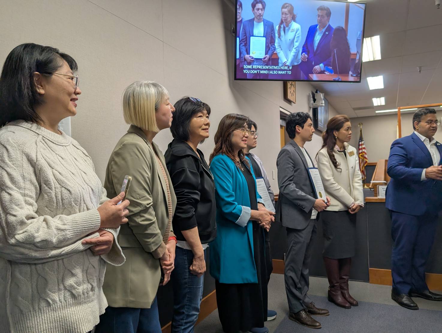 台灣華語文中心-愛飛揚中文學校在費利蒙市議會大廳接受表揚