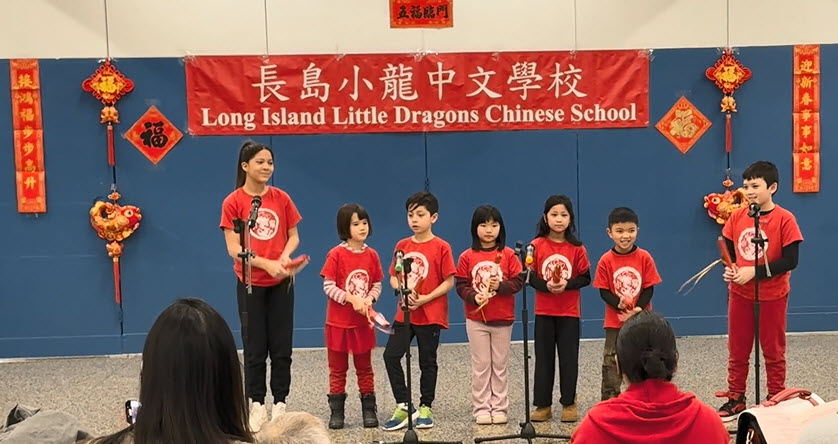 由Vera老師B6班的大孩子們，戴著自製財神帽，歡唱將財神接到家裡頭！