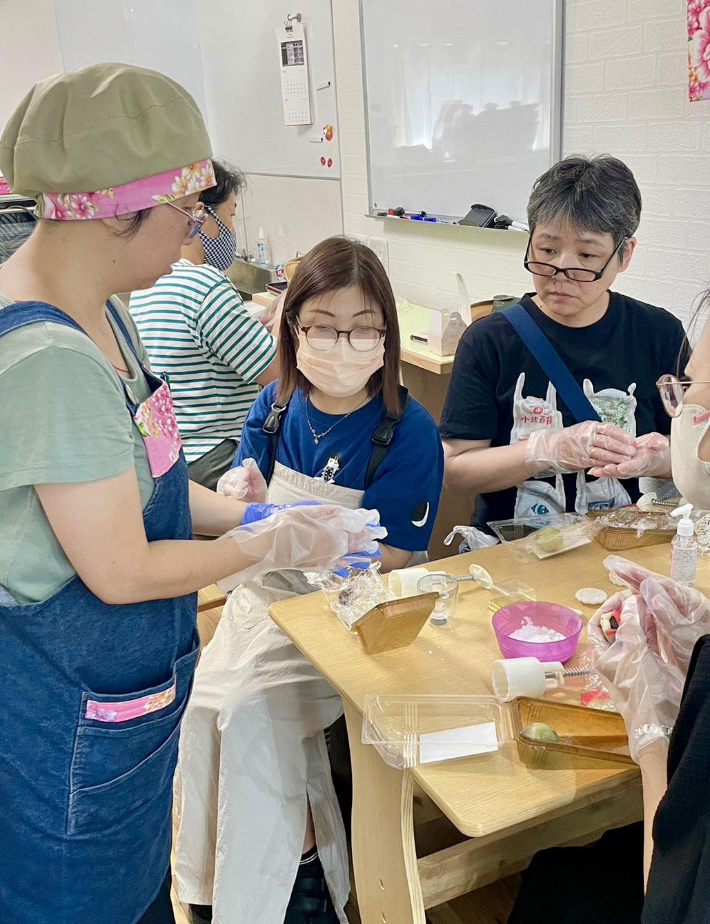 陳洳豔老師逐一為學員們解說如何壓制出可愛的冰皮月餅