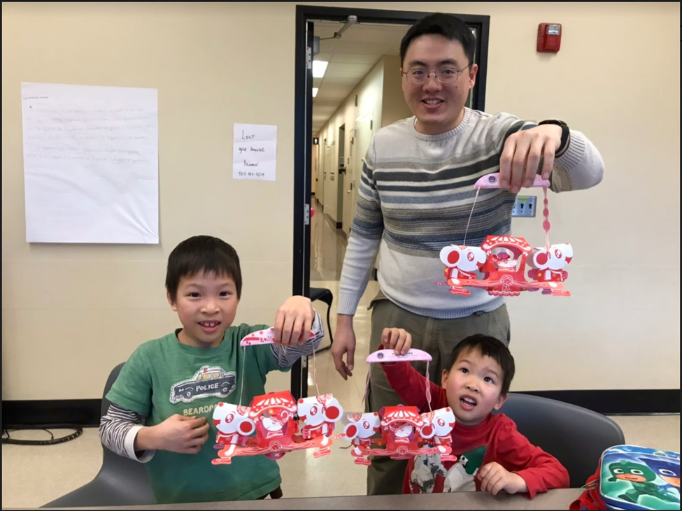 教務叔叔，你的提燈拿太高了啦!