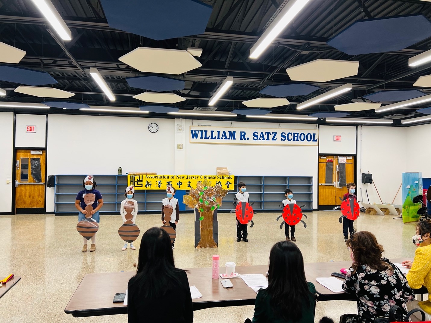 低年級組第一名英華國際學校，造型活潑，口齒清晰，羸得評審青睞。