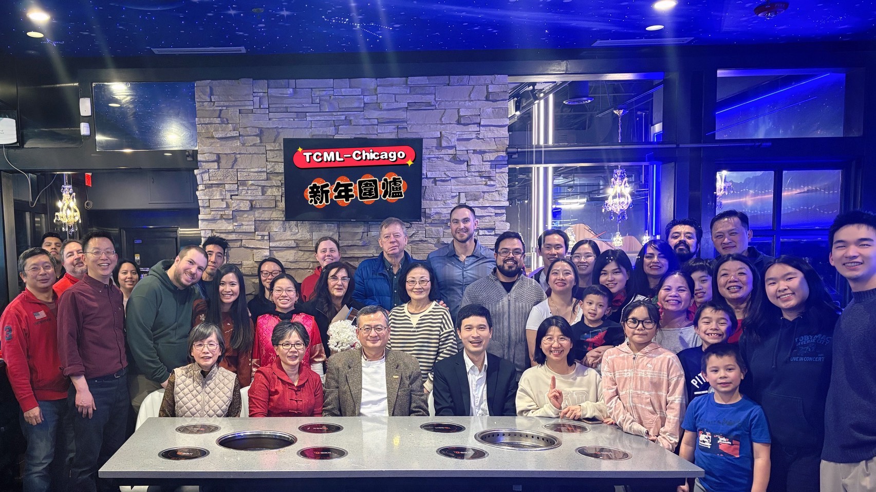 駿馬奔騰迎新春