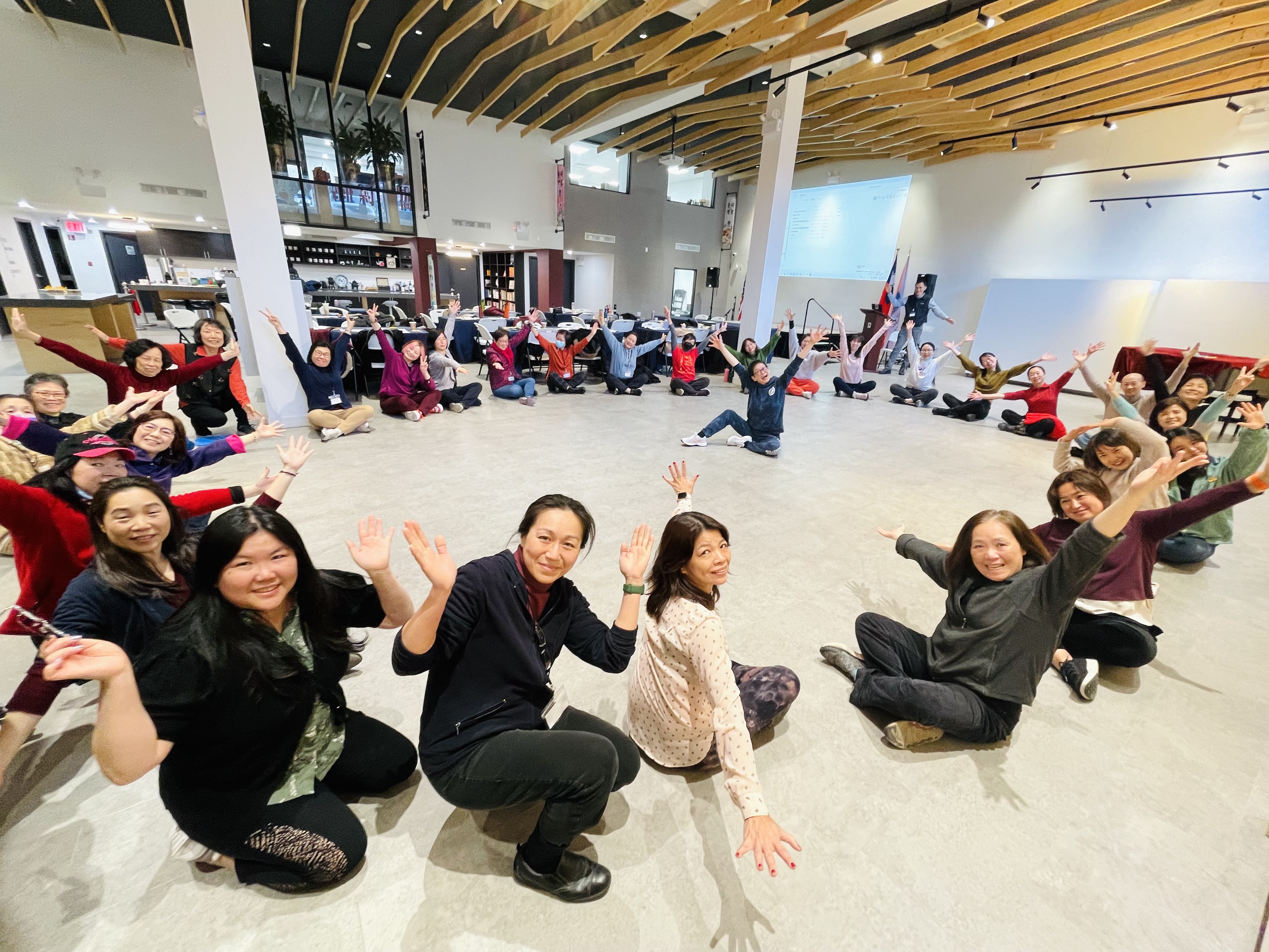 參與研習學員於紐約僑教中心展現青春活力