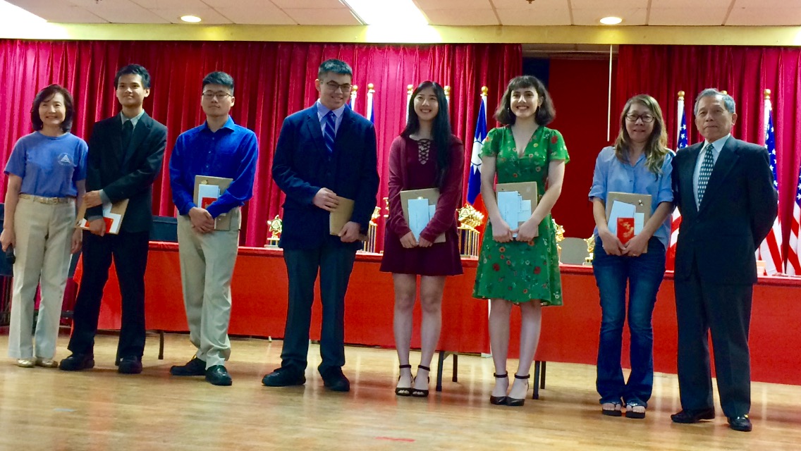 校務委員會主席獎(右一賴森榮)