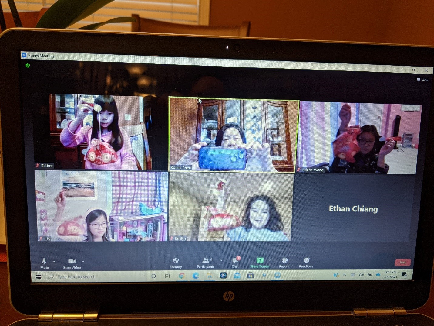 製作牛年小提燈（小班）。