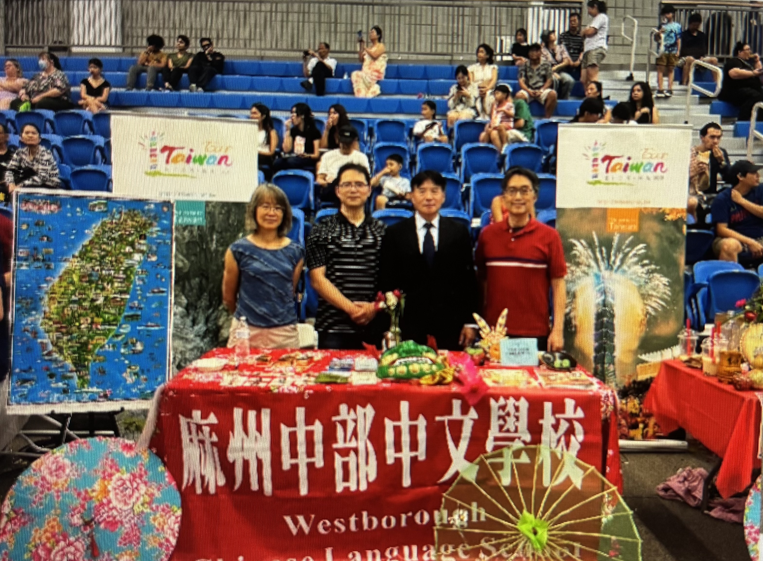 麻州中部中文學校教職員與波士頓僑教中心高家富主任合影