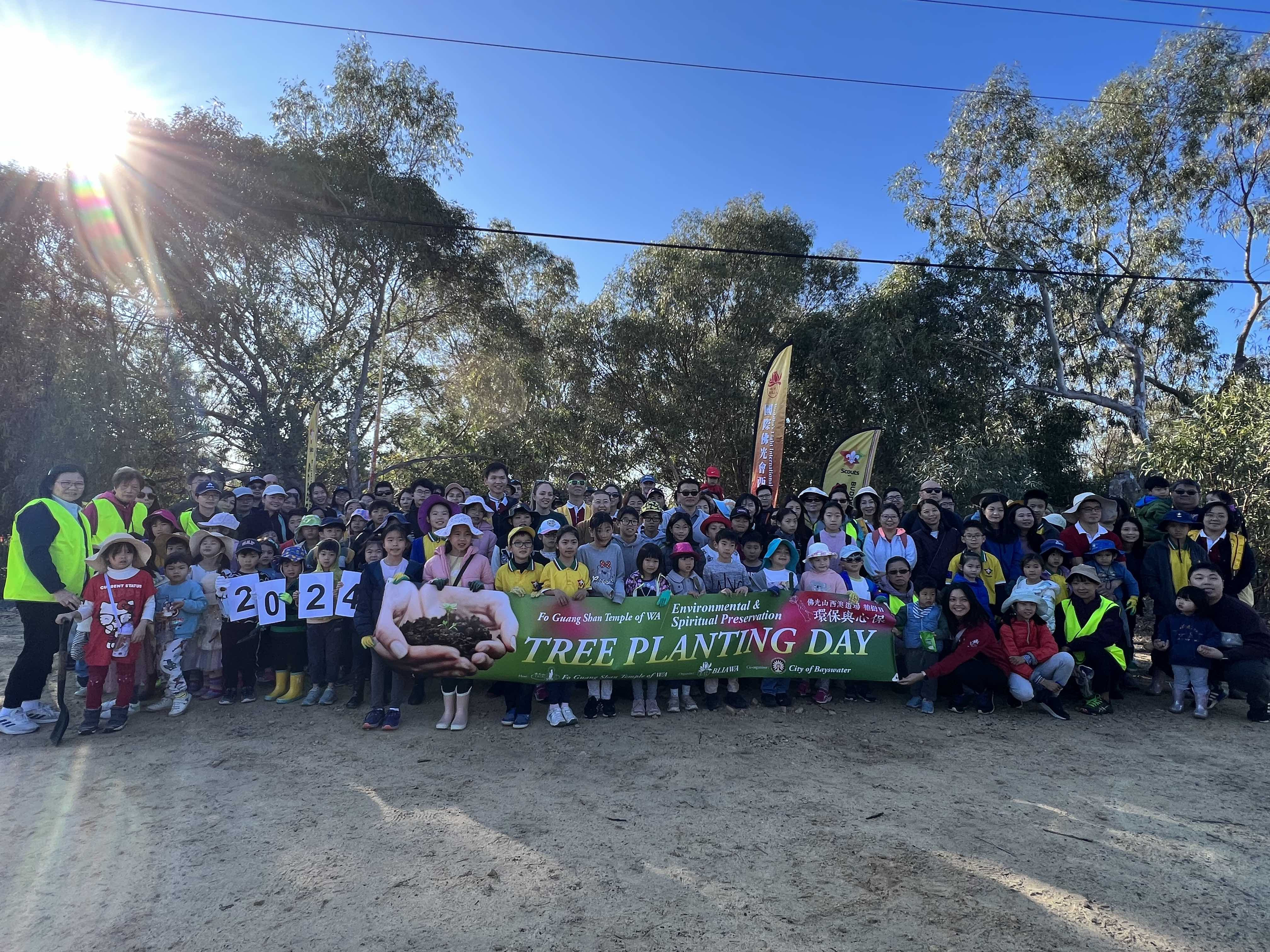 參與植樹活動的全員合影