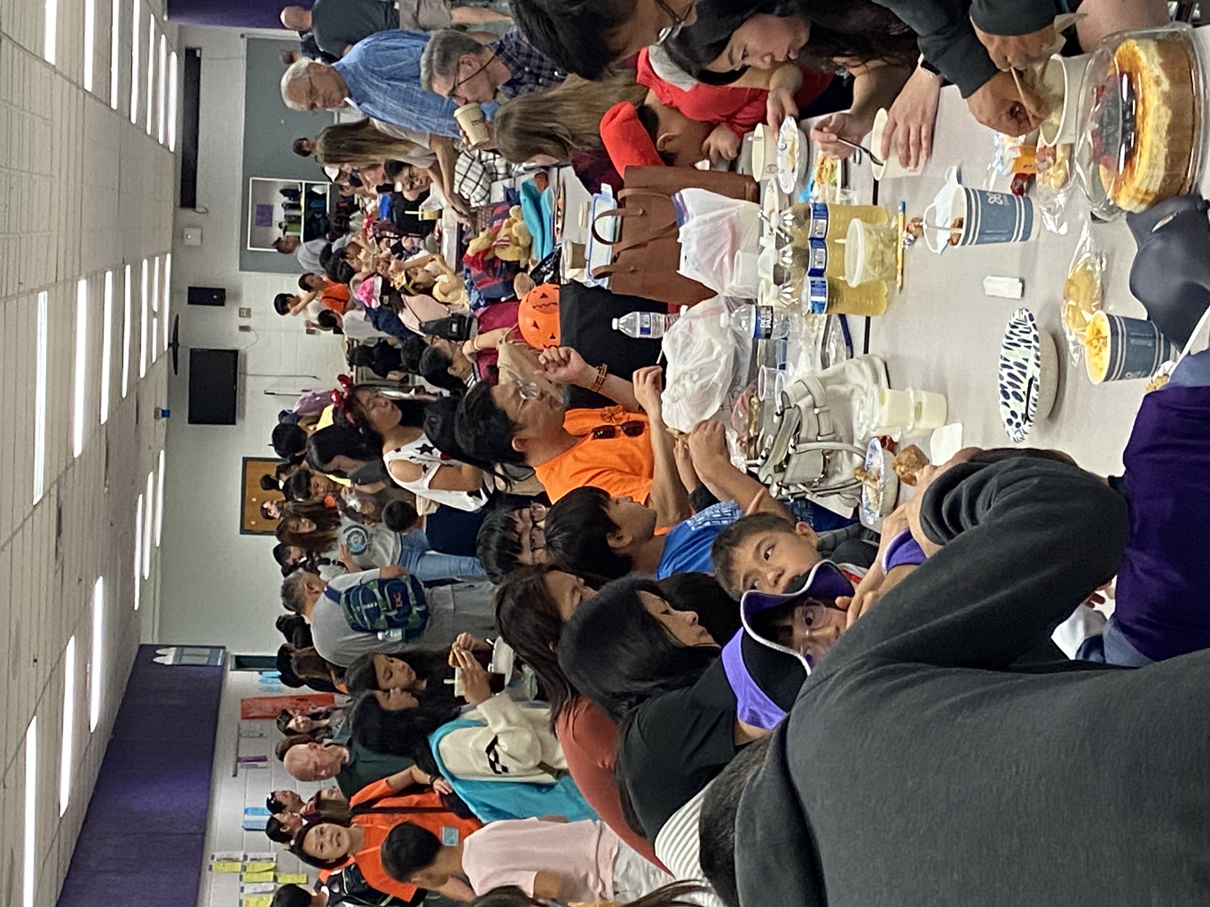 北維州實驗中文學校秋季聯歡會現場