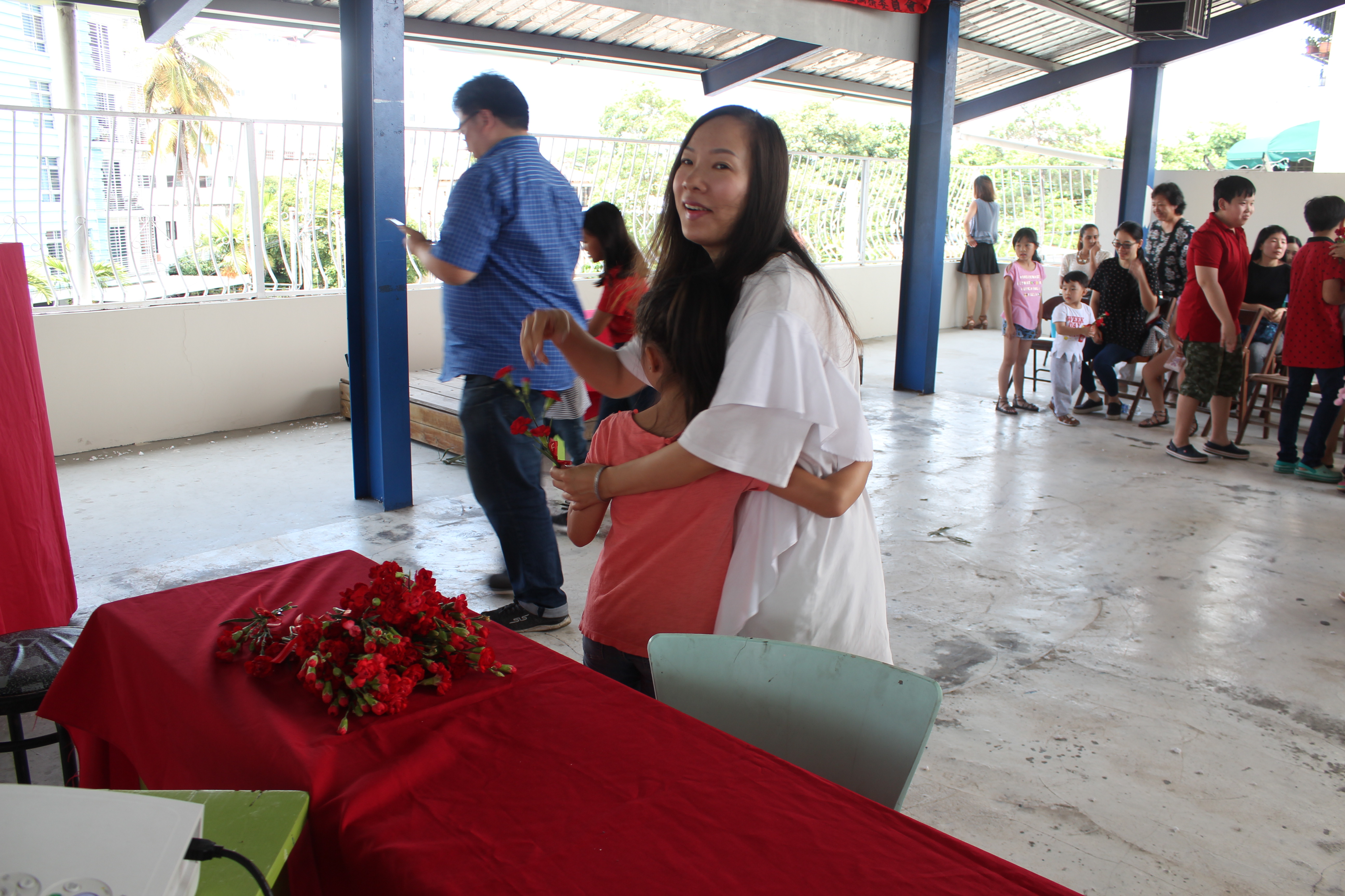 獻花給親愛的母親