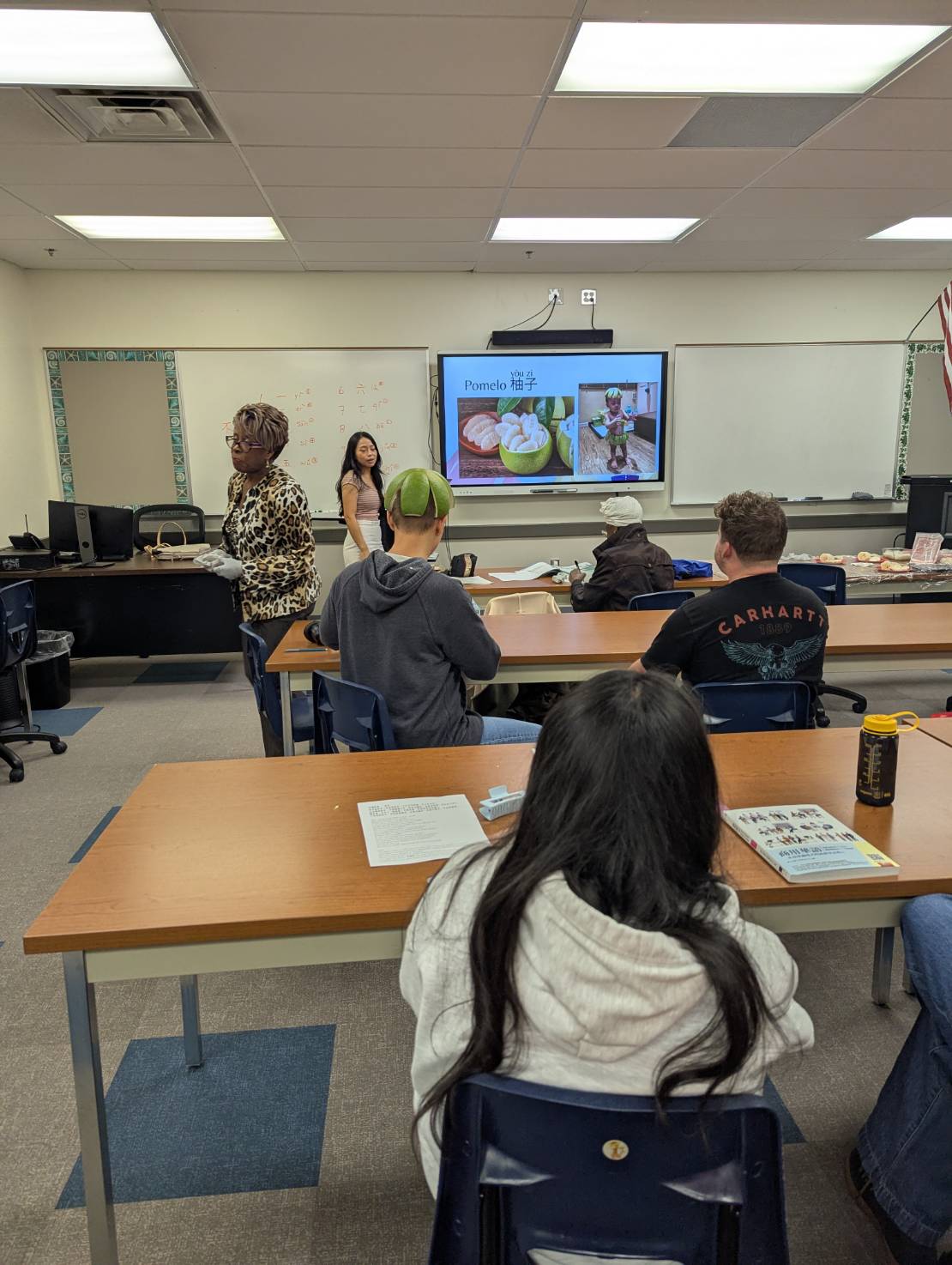 TCML同學認真聽中秋節習俗