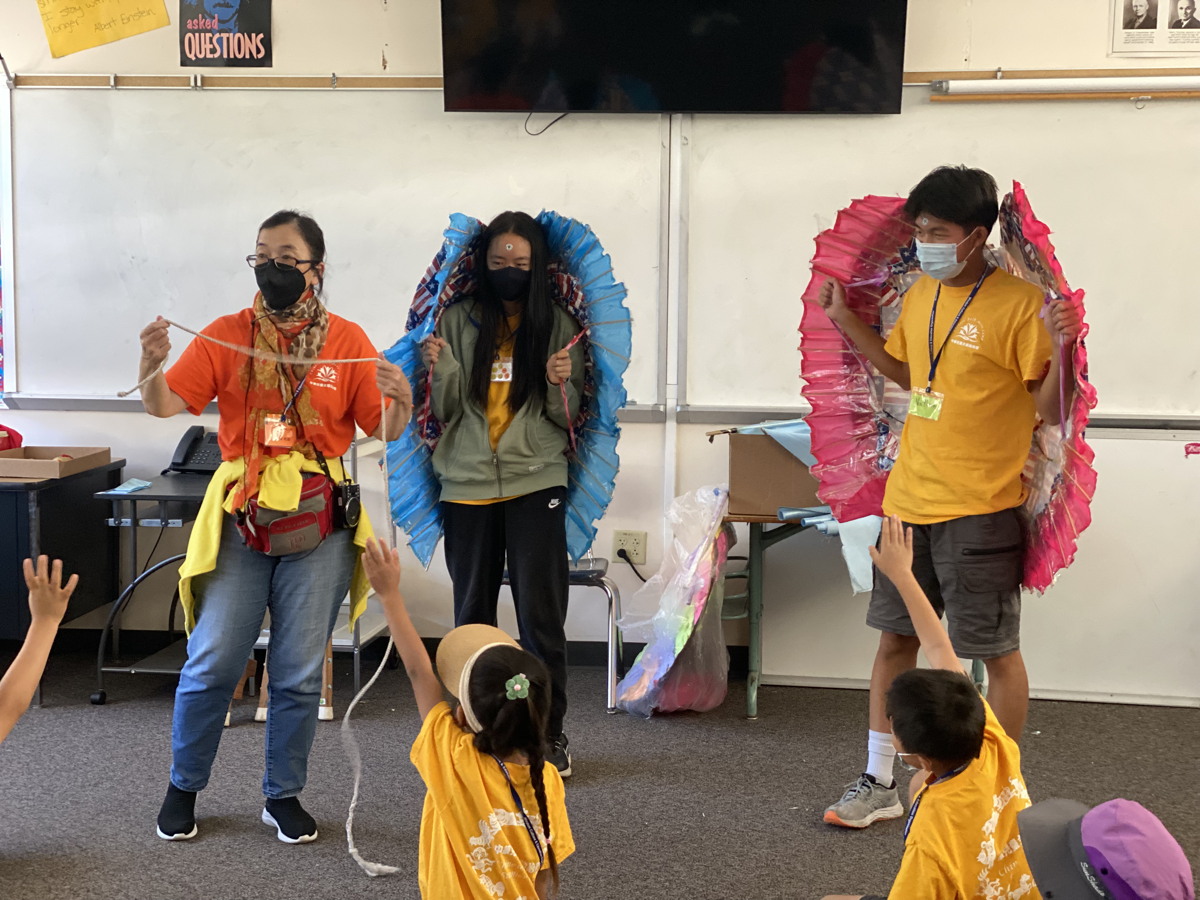 學員們充滿好奇體驗古早童玩