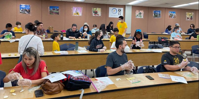 大家動手參與製作綠豆餅