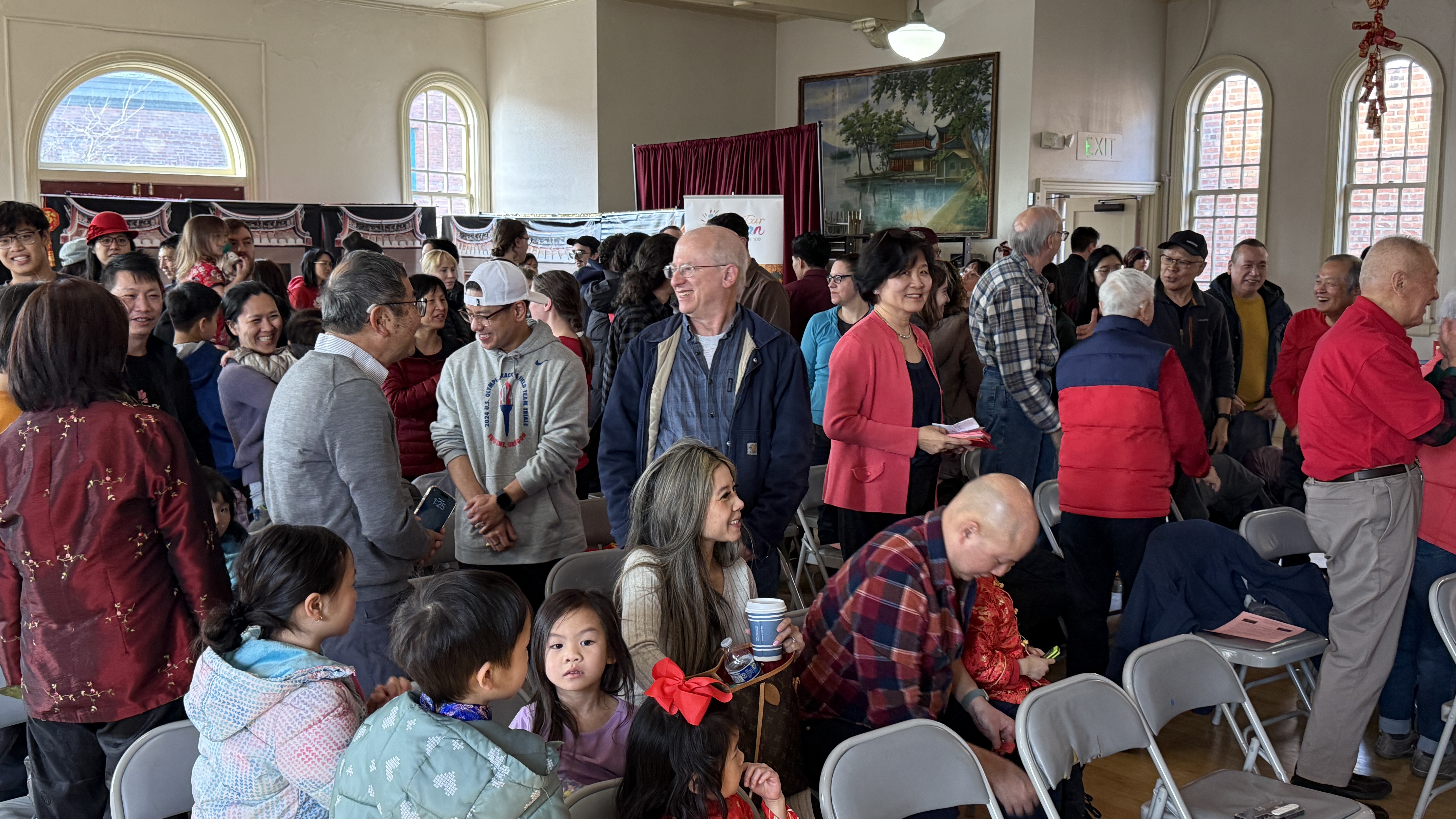 團拜儀式讓現場充滿喜氣與祝賀聲