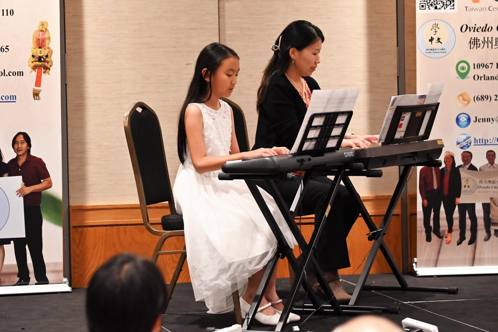 Grace Lin林雅絨和劉芳如老師兩人四手聯彈鋼琴『I See The Light』