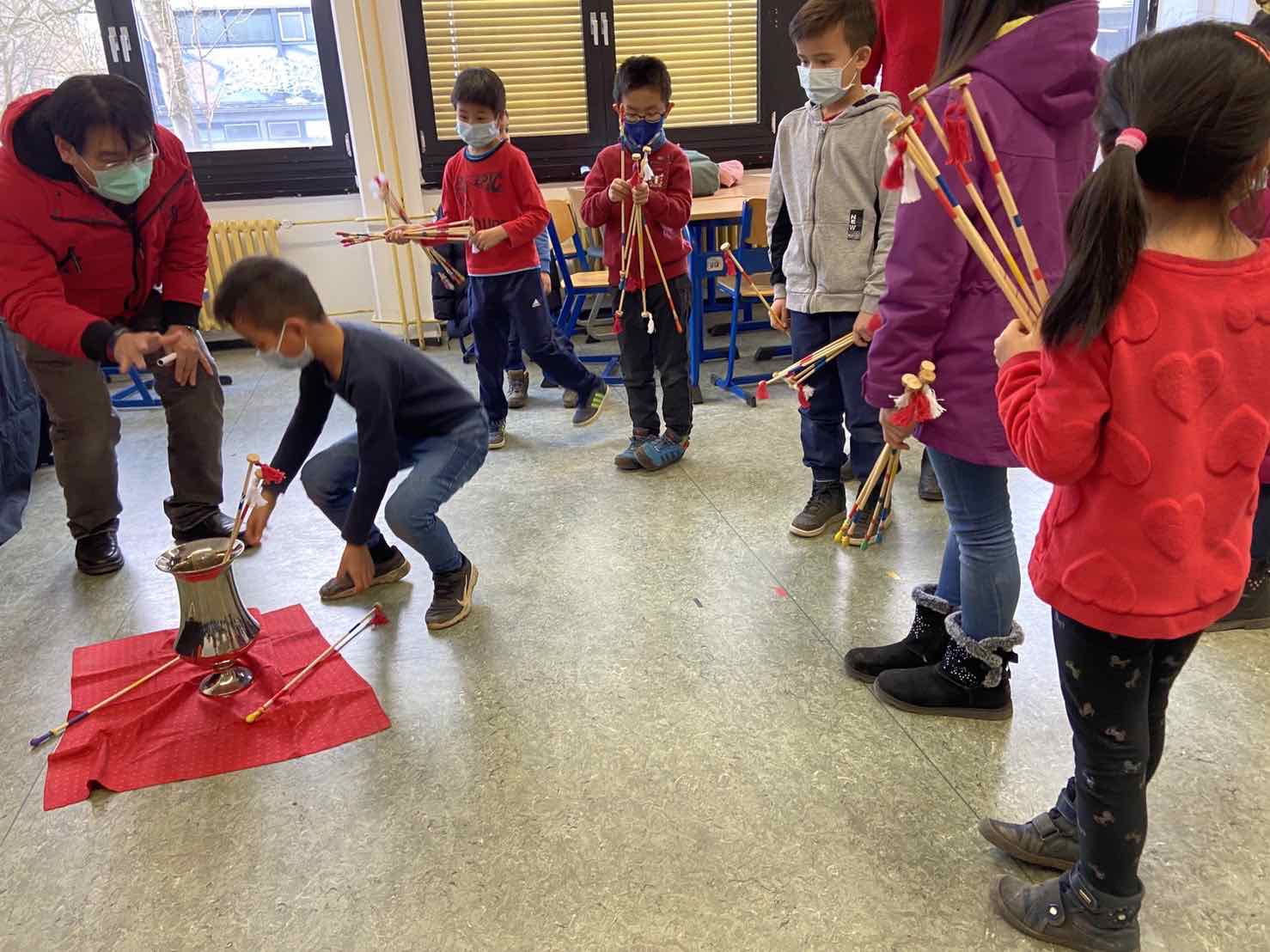 在「福虎投壺樂」這一關的理念是由中國六藝（禮、樂、射、御、書、數）的射, 考驗學生手眼協調能力，大小孩子都喜歡投壺, 超級有挑戰性。