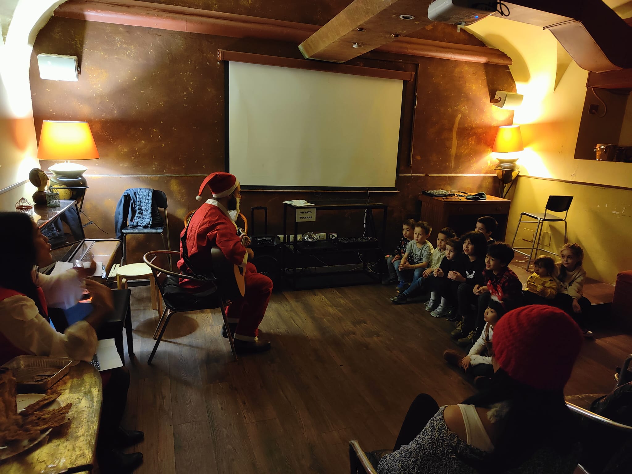 聖誕老公公自彈自唱中文聖誕歌曲