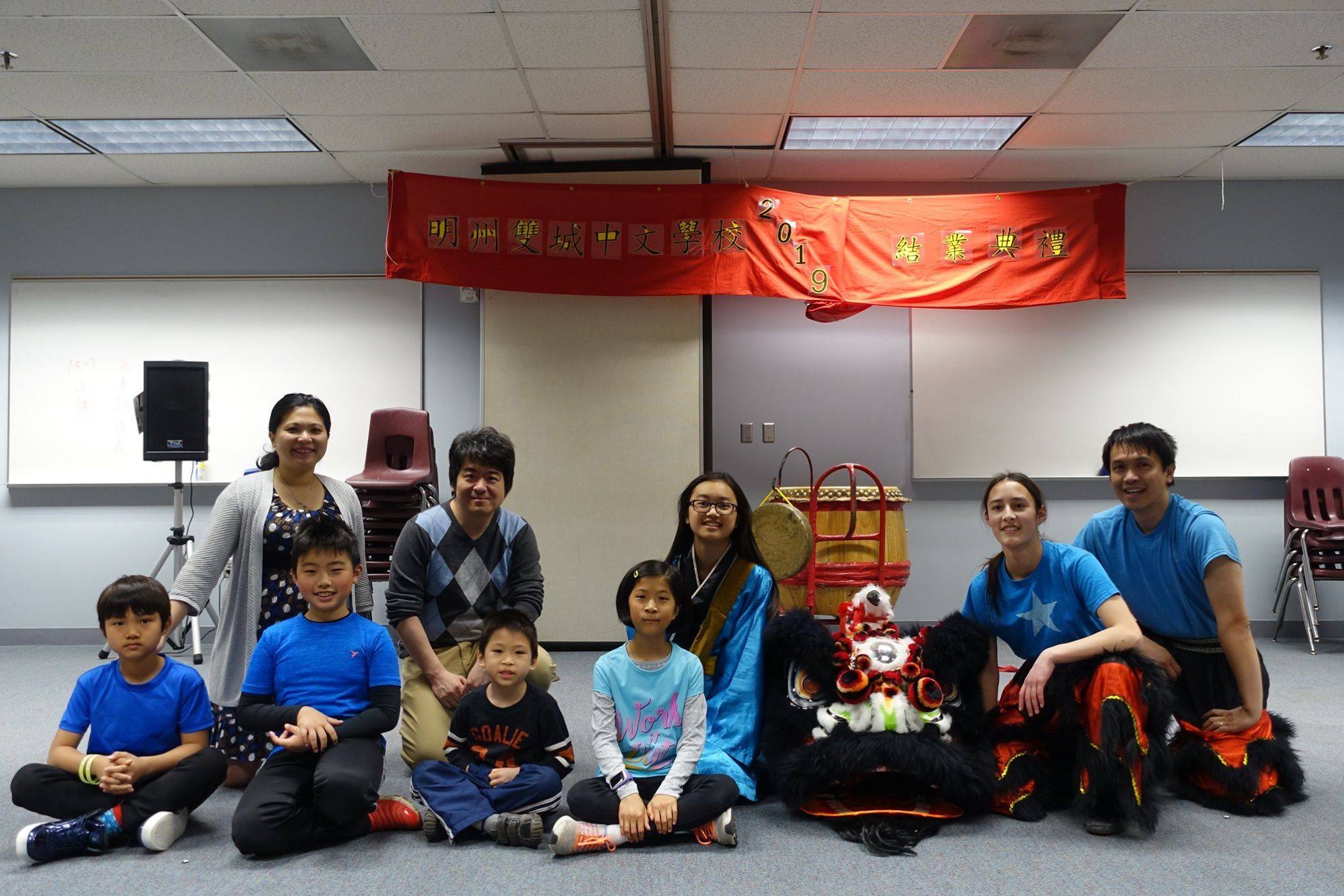 由本校各年級學生所組成的舞獅班慶端午