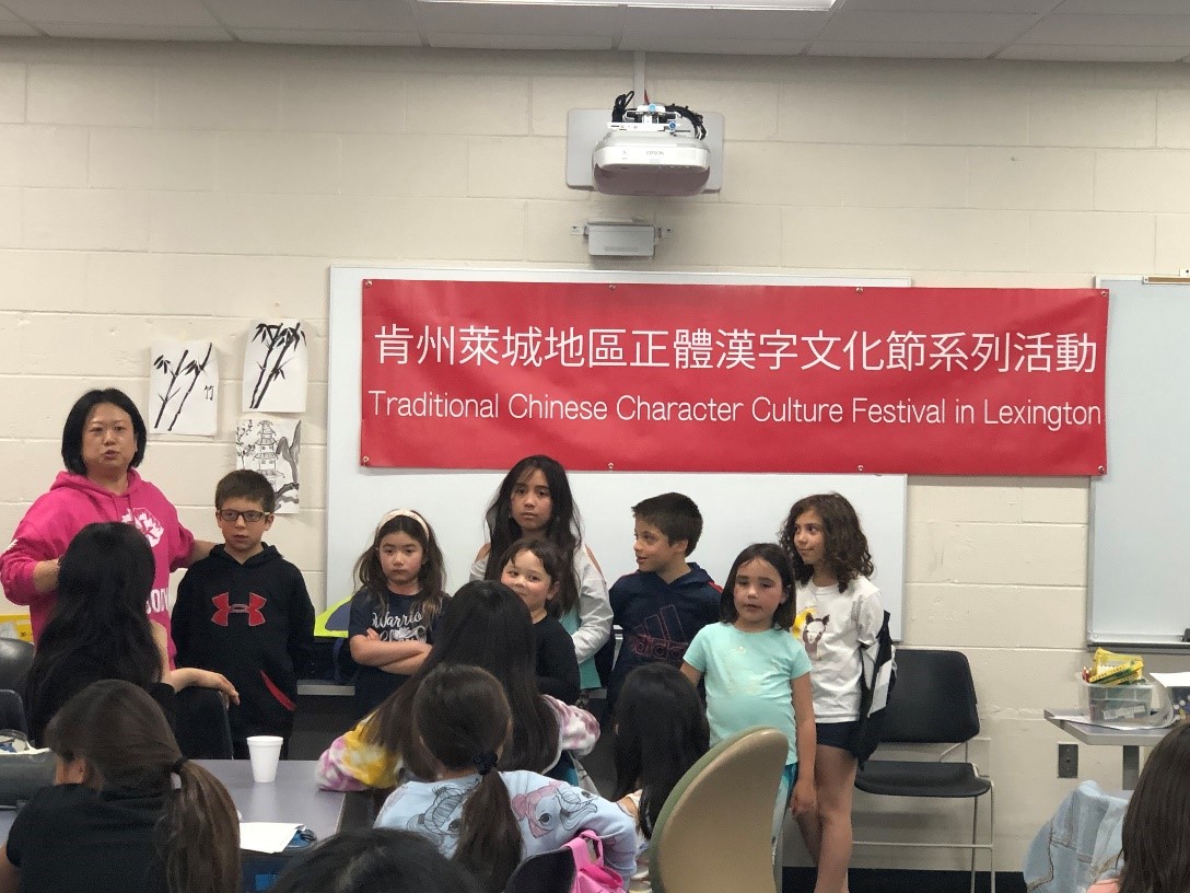 國小低年級同學兒歌表演