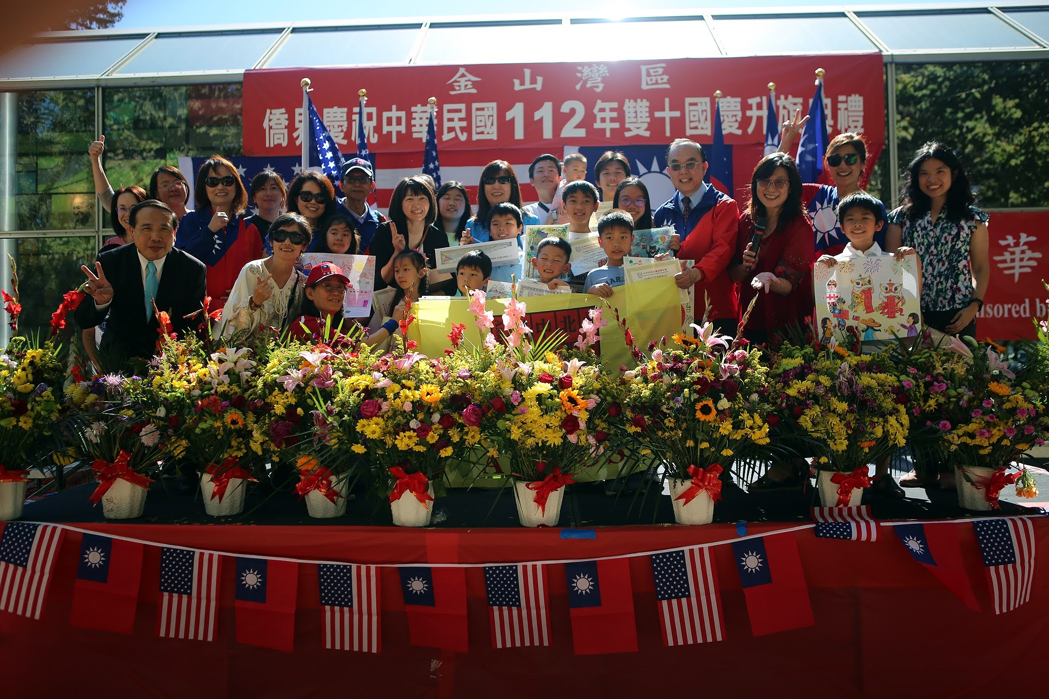 得獎學生與貴賓合影