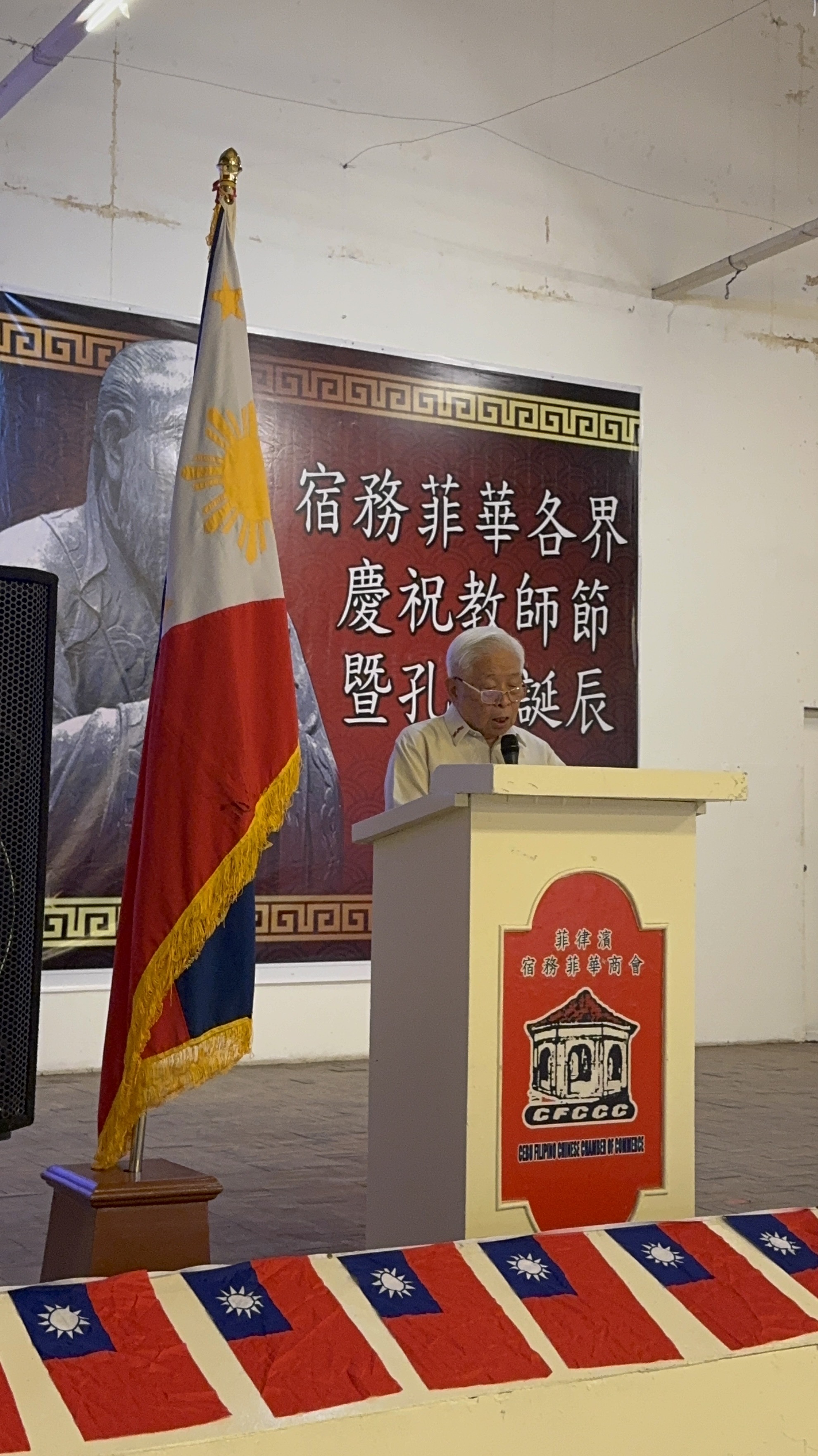 大會主席鄭宗傑僑務委員致詞，感謝教師辛勤付出