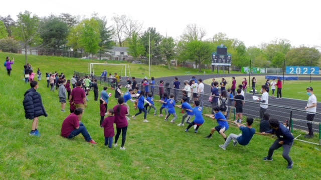 拔河項目總是受到大人和高年級孩子們的喜愛