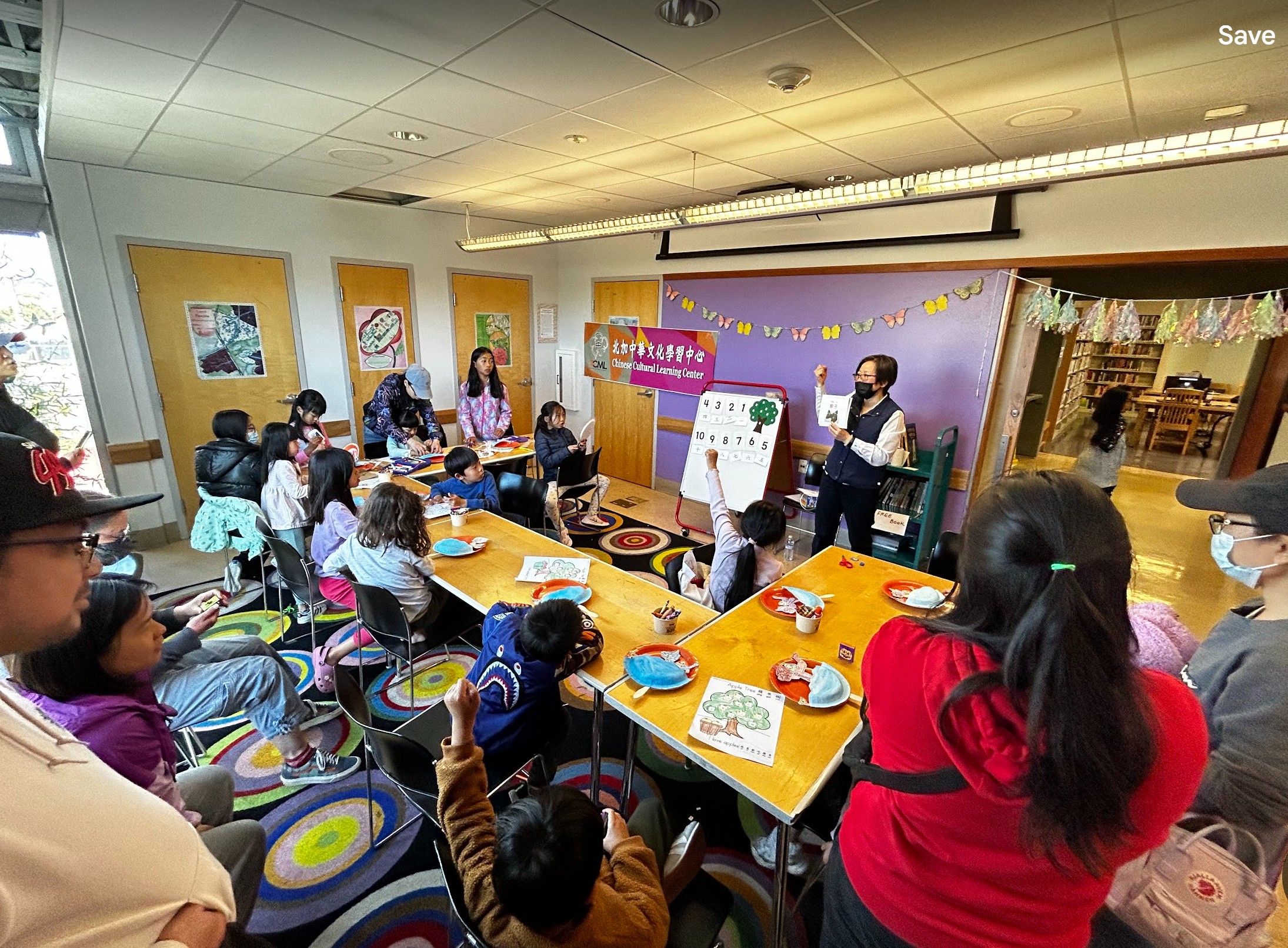 老師以生動有趣的方式授課，讓學生在輕鬆愉快的氛圍中自然學會日常生活用語。