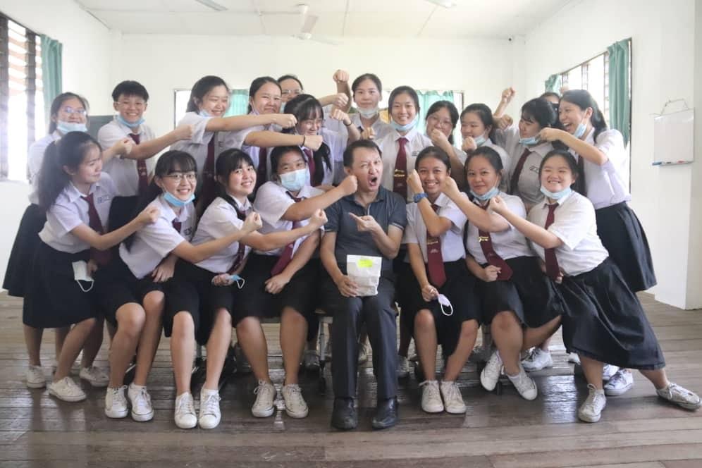 蔡彗星教師與學生合影