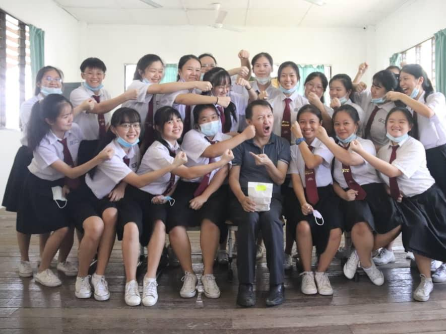 馬來西亞古晉中華第三中學，榮獲20年屆獎勵的蔡慧星老師圖片