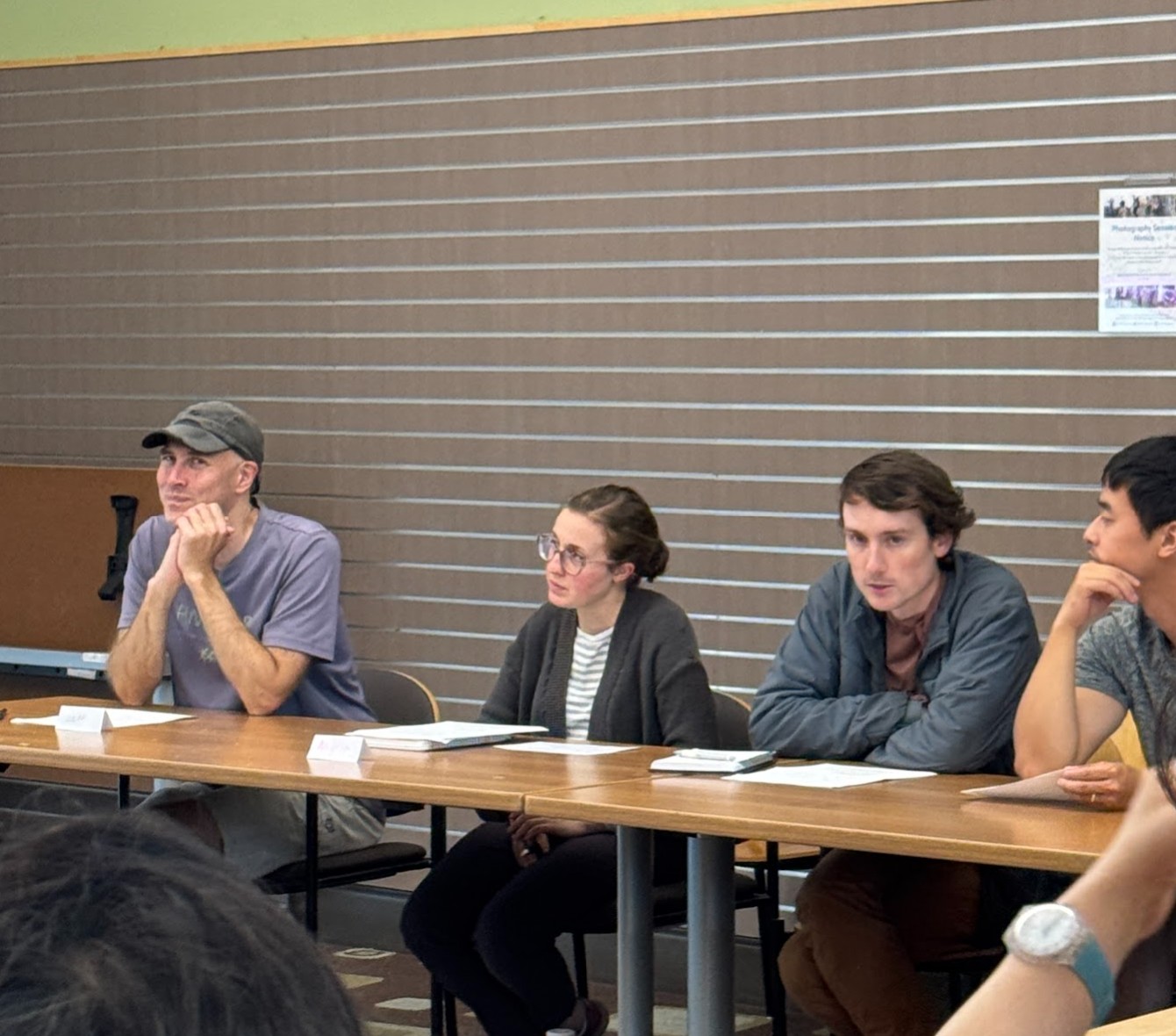 課程結合生活會話與文化體驗，幫助學員們在輕鬆互動的環境中提升語言能力，深入了解中華文化！