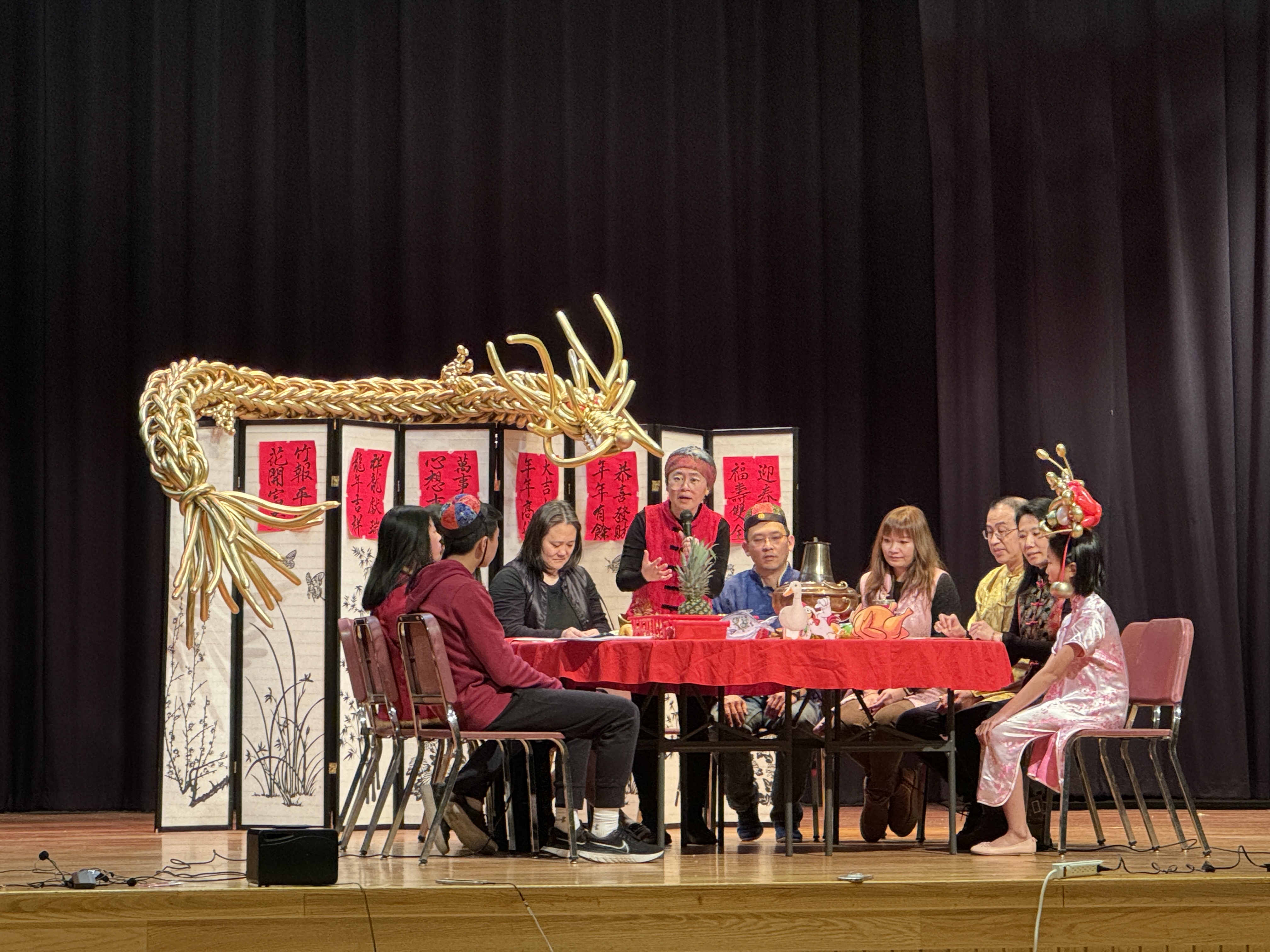 配合年貨大街的話劇演出 - 歡喜大團圓。