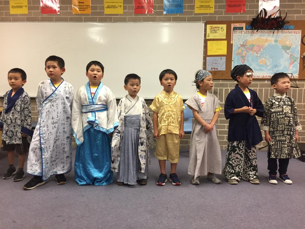 古裝孩子，一起亮個像吧！