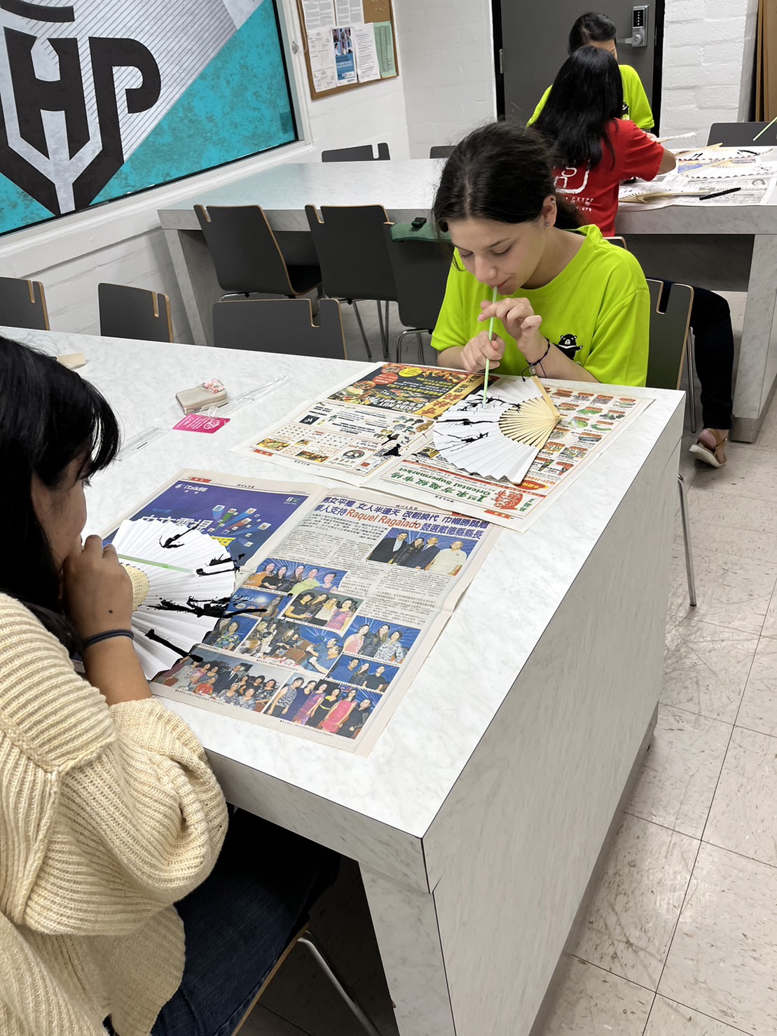 寳拉說要輕輕的吹，枝幹很快就顯示出來