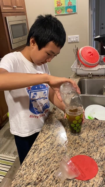 學員製作手搖多多綠茶