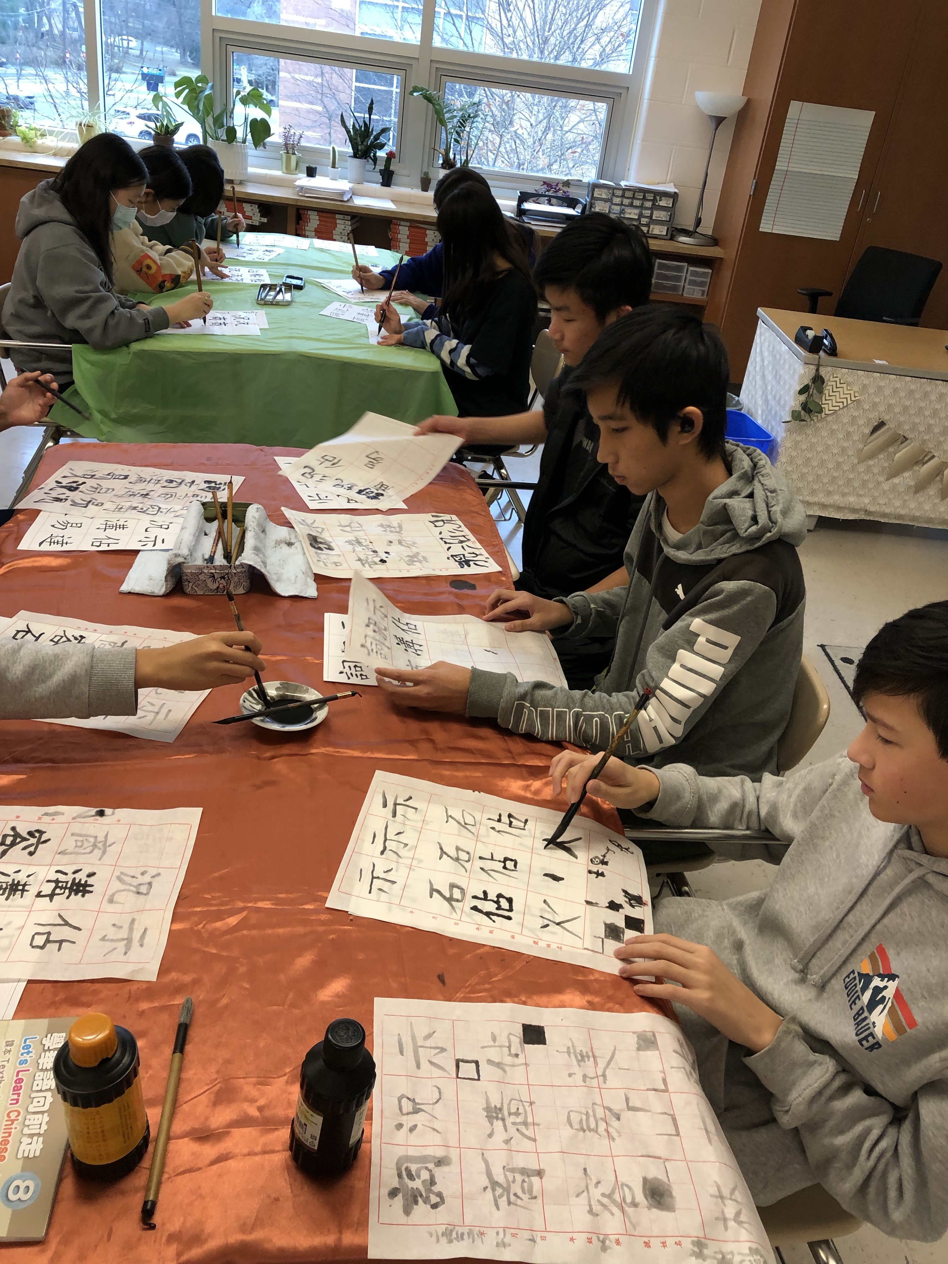 臺灣學校2023「漢字文化節」用繁體字書法故事展開人類歷史最早最美文字巡禮1