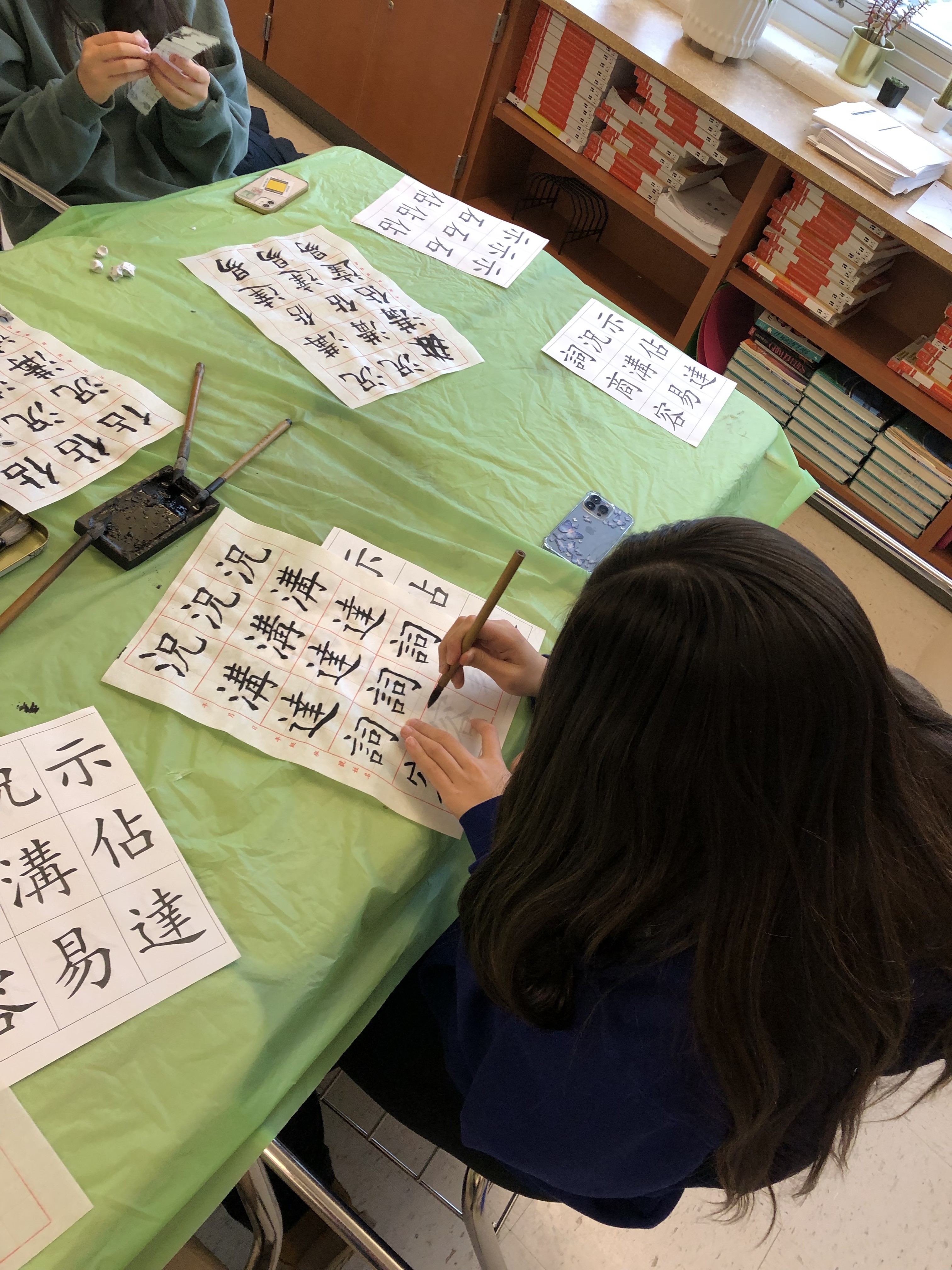 臺灣學校2023「漢字文化節」用繁體字書法故事展開人類歷史最早最美文字巡禮2