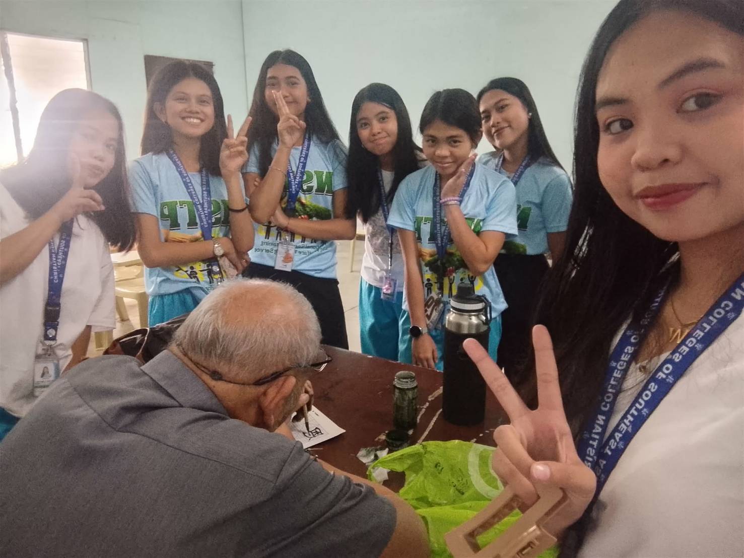 胡懷恩老師與學生