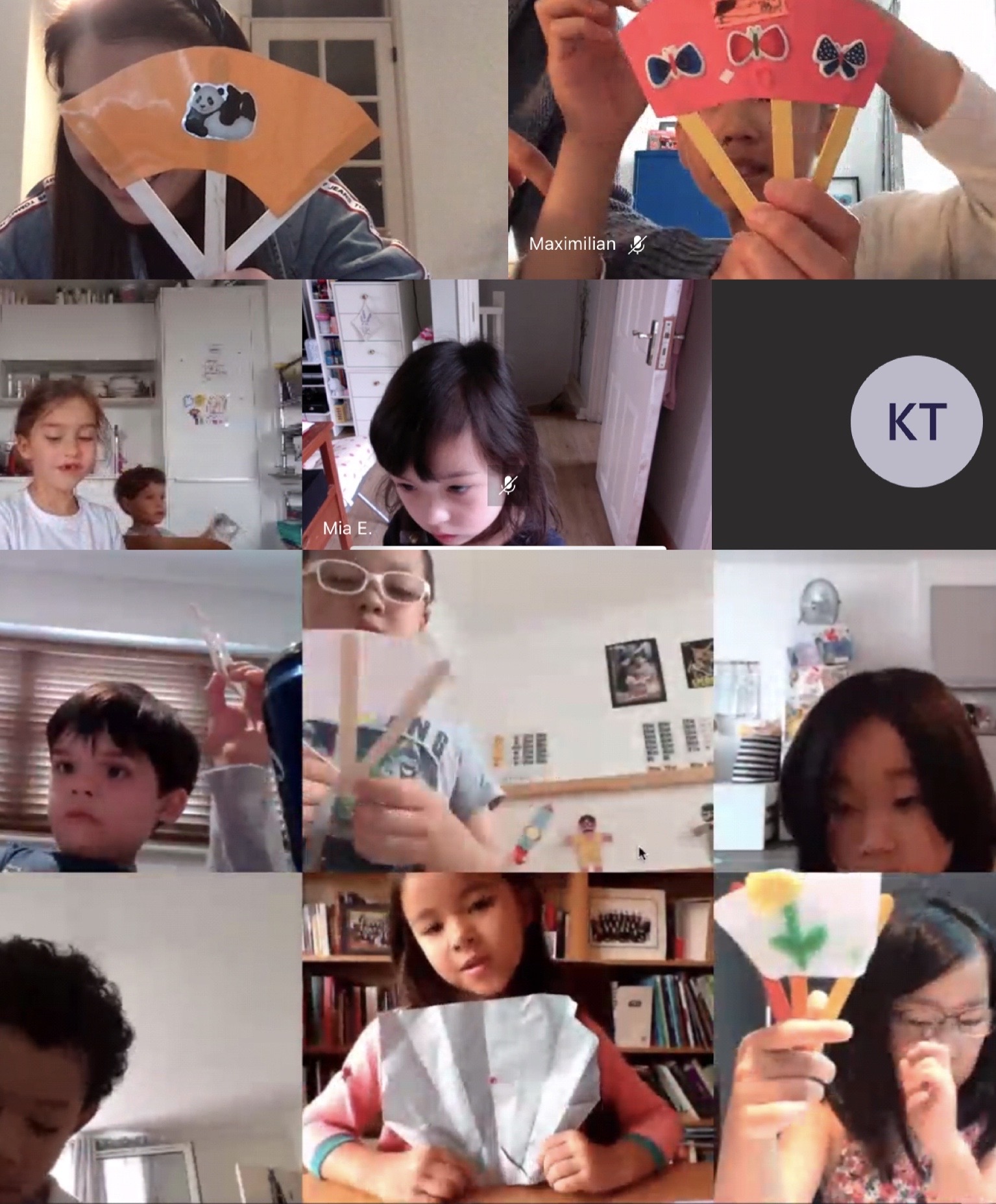 中文基礎班（ㄧ）對於年紀比較小的學生，我們透過圖畫書閱讀、童歌教唱來提高學生對中文的興趣之外，還教學如何在家自己動手做扇子！