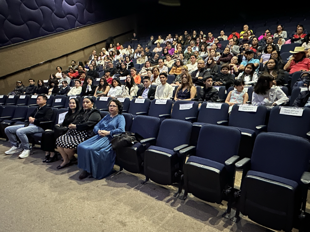 遠道而來的家長們