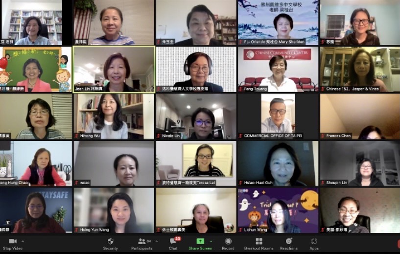 講員陳立芬與優良老師們及校長們合影