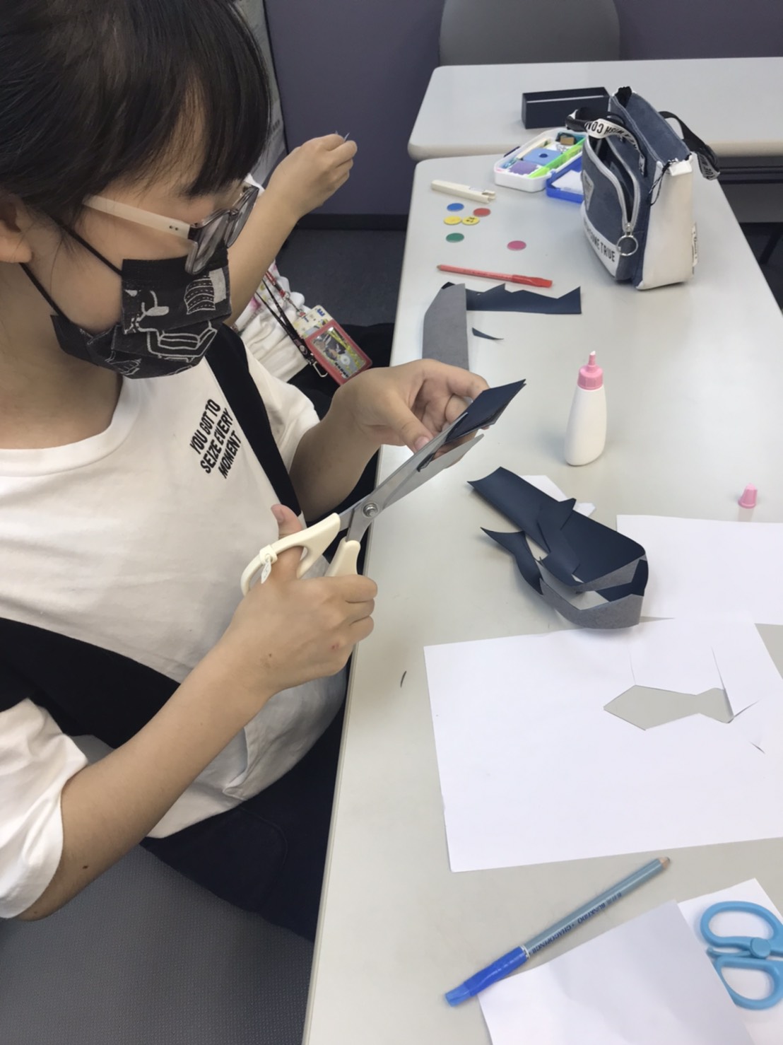 小學生班剪皮革