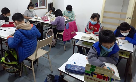 中學及學生作答照片