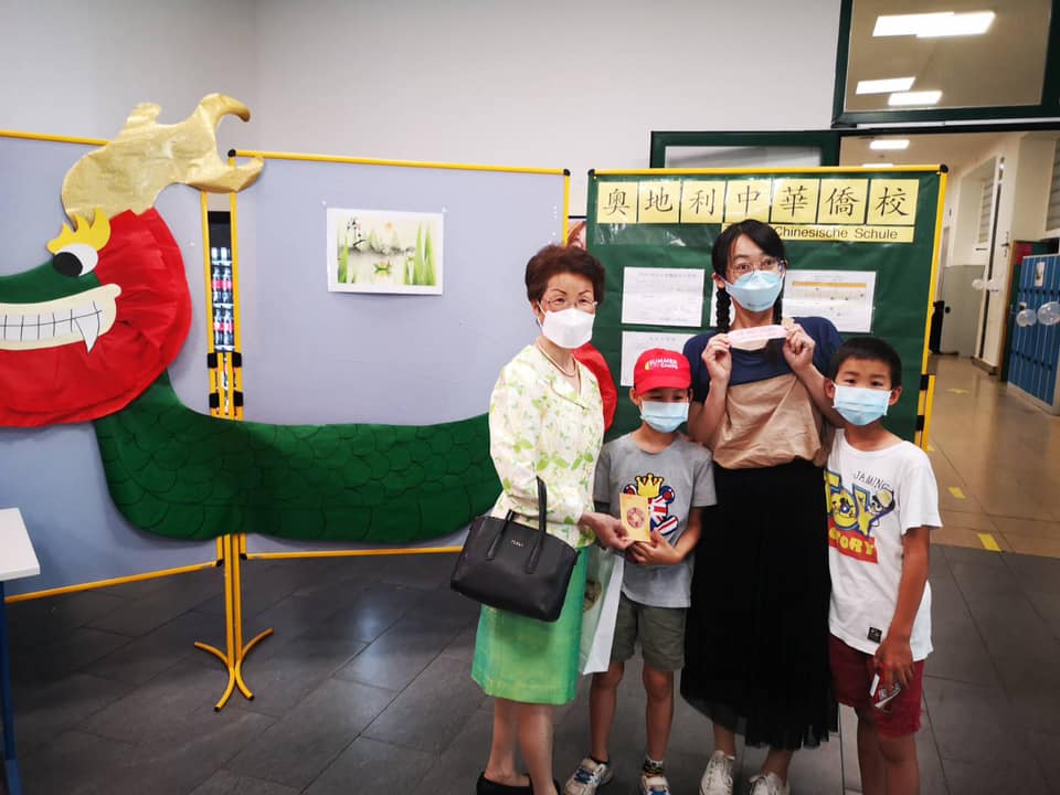 張大使蒞臨頒獎,恭喜第一特獎禮卷88歐元,取意-感恩父親節爸爸一路發