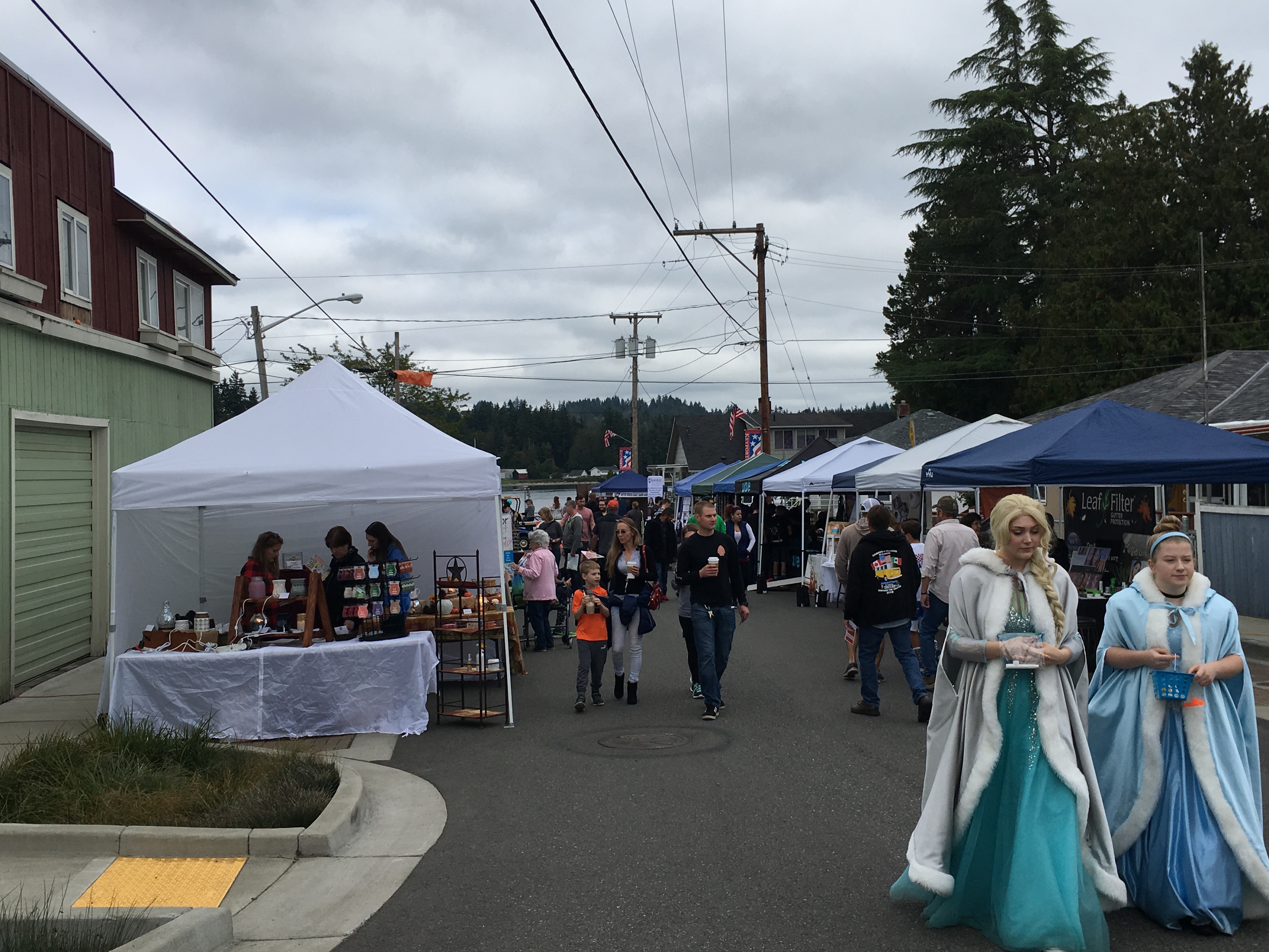 美國西雅圖附近半島Keyport市嘉年華會每年吸引數千人當地民眾及海軍基地軍眷前往參觀