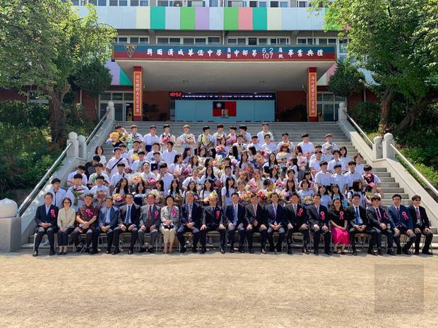 漢城華僑中學畢業典禮 唐殿文勉不忘培育之恩3