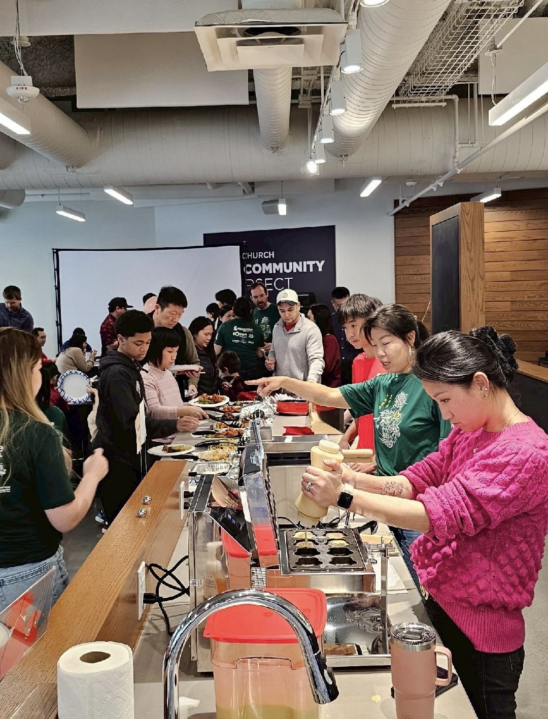 夏樂市中文學校全校師生享用新年餐會