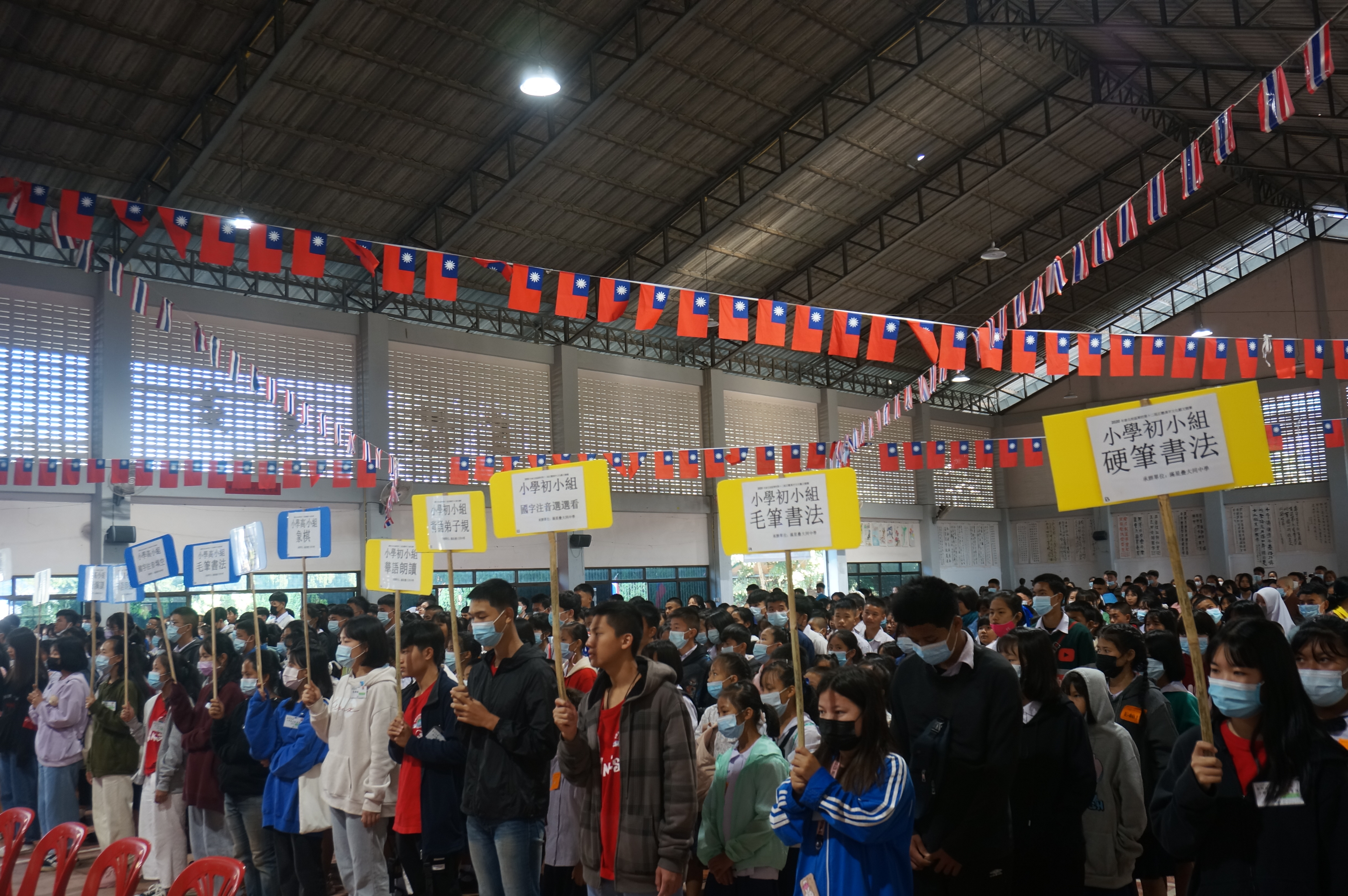 各選手準備進入試場